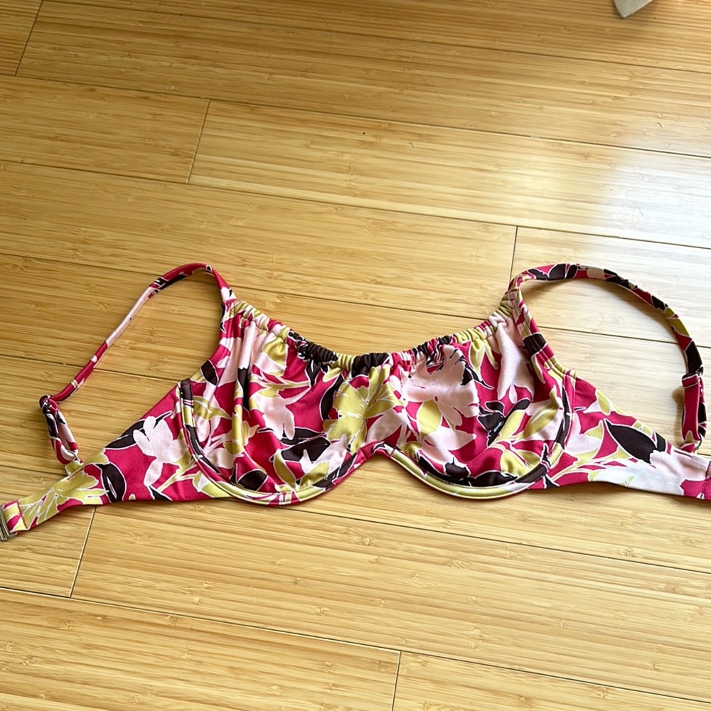 Abercrombie & Fitch Floral Bikini Top Curve Love NWOT